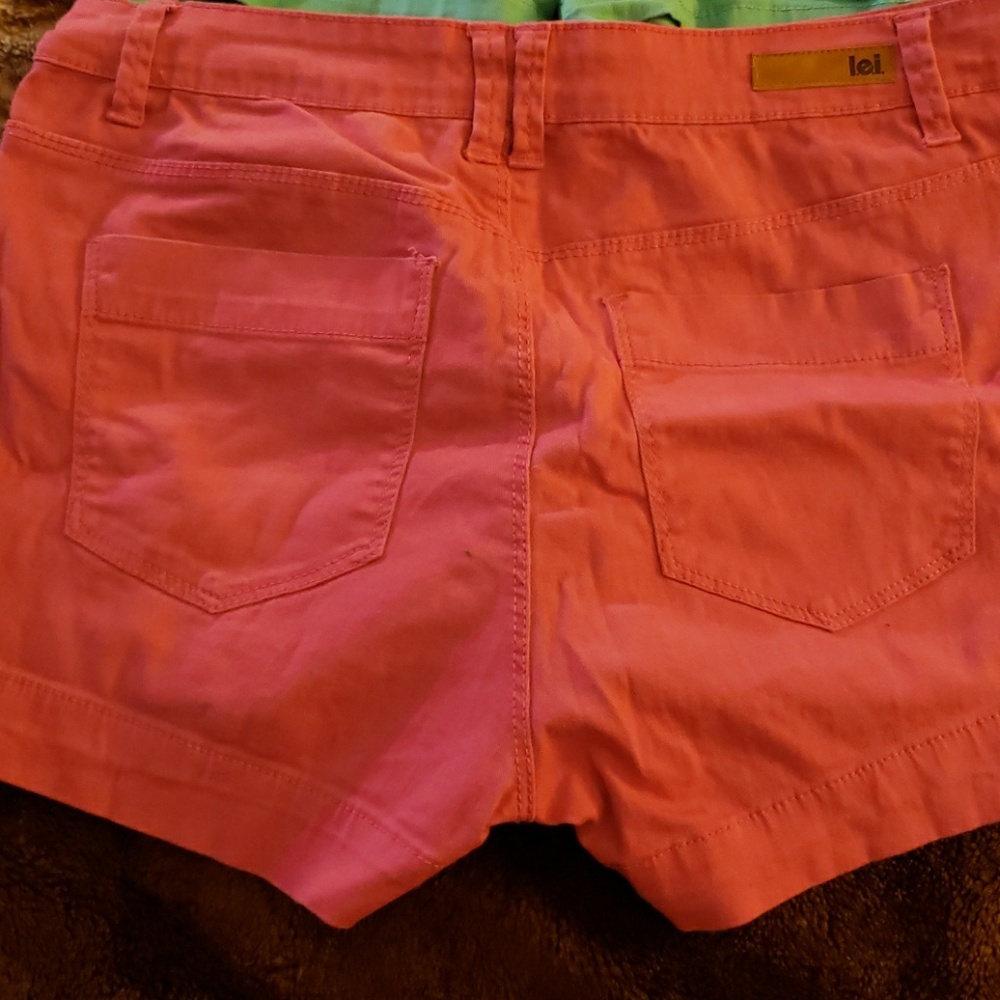 Shorts - Picture 2 of 3